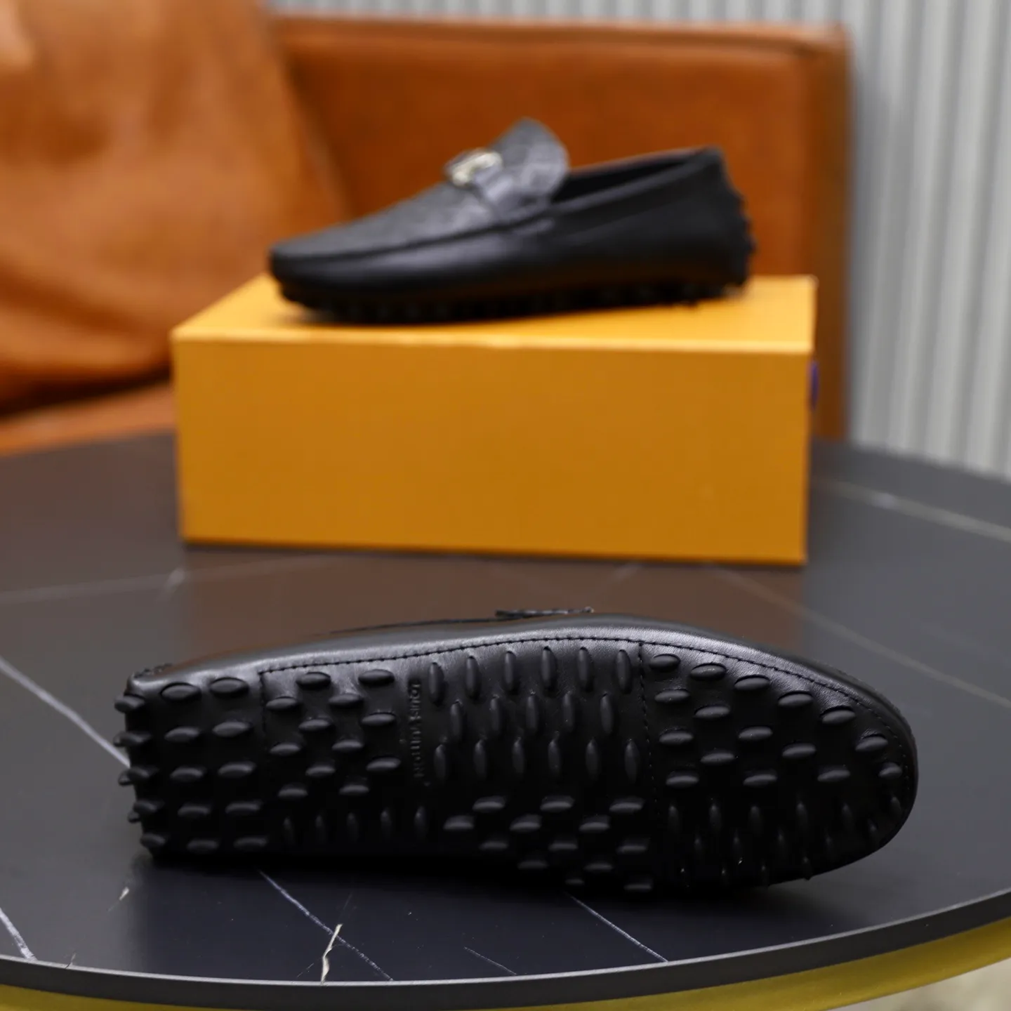 Ex-factory price: 480💰【LV】Louis Vuitton ⚠️High-end men’s driving and pedal series ⚠️38-44 (customized for 45) ⚠️All original cowhide leather! Thick and soft! Made entirely of calfskin lining! The latest non-slip beanie sole! Three-dimensional package technology! Fashionable and classic! Handicrafts! Original high quality! Feel free to compare!